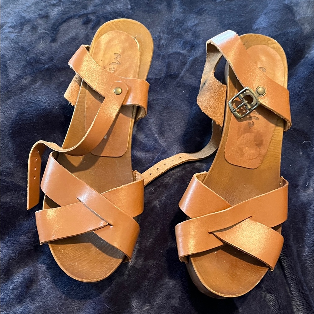 Stylish Tan Leather Sandals